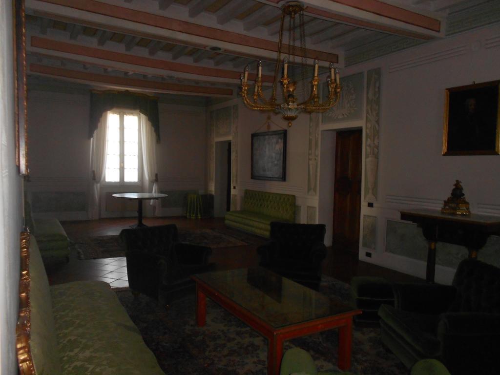 Palazzo Calvi Bed and Breakfast Soragna Esterno foto